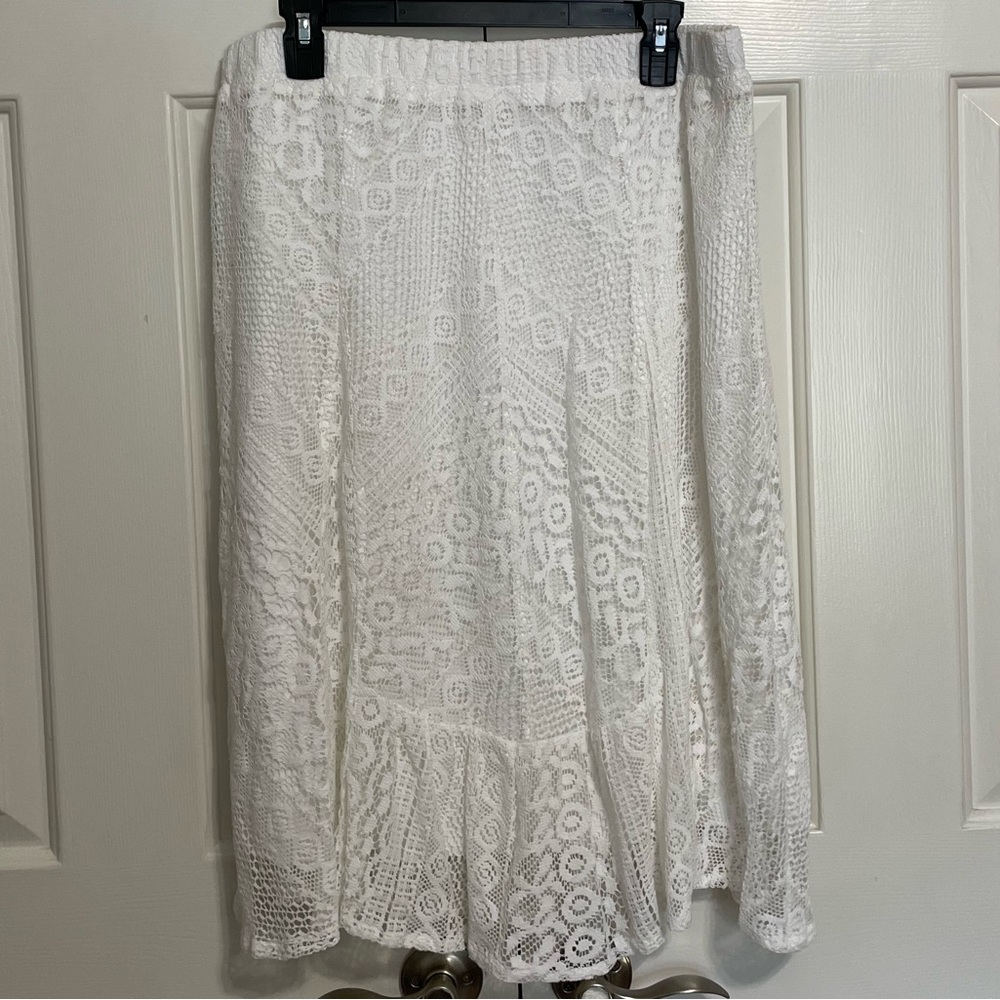 SW New York Boutique White Lace Overlay Midi Skirt, L